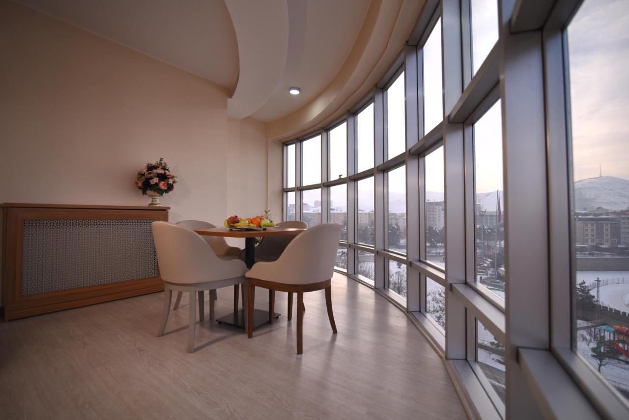 Mus Grand Hotel Ngoại thất bức ảnh