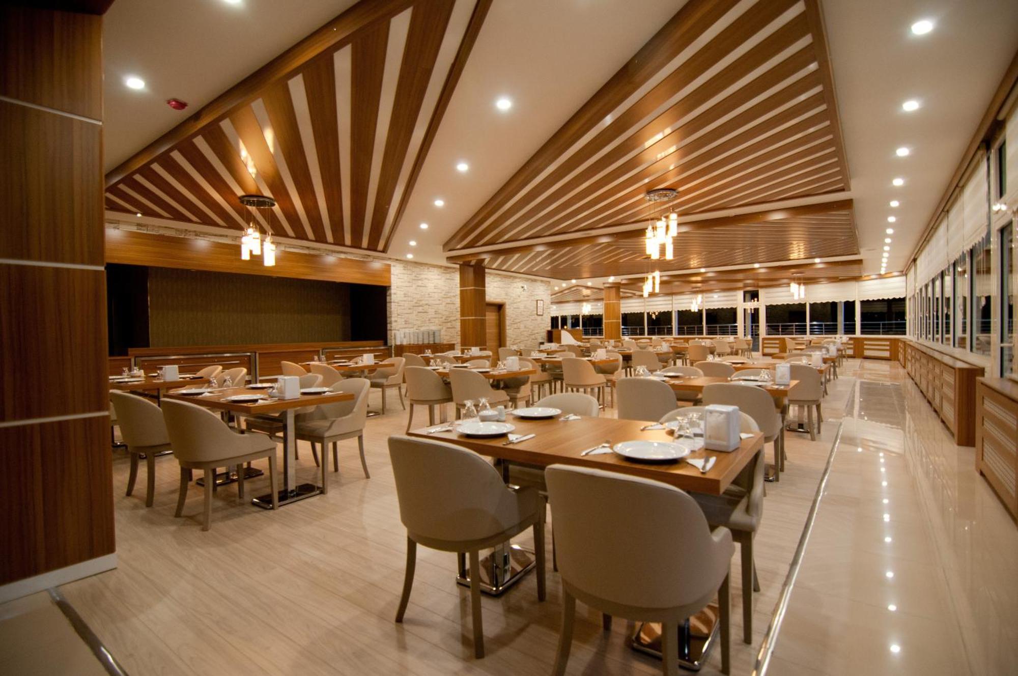 Mus Grand Hotel Ngoại thất bức ảnh