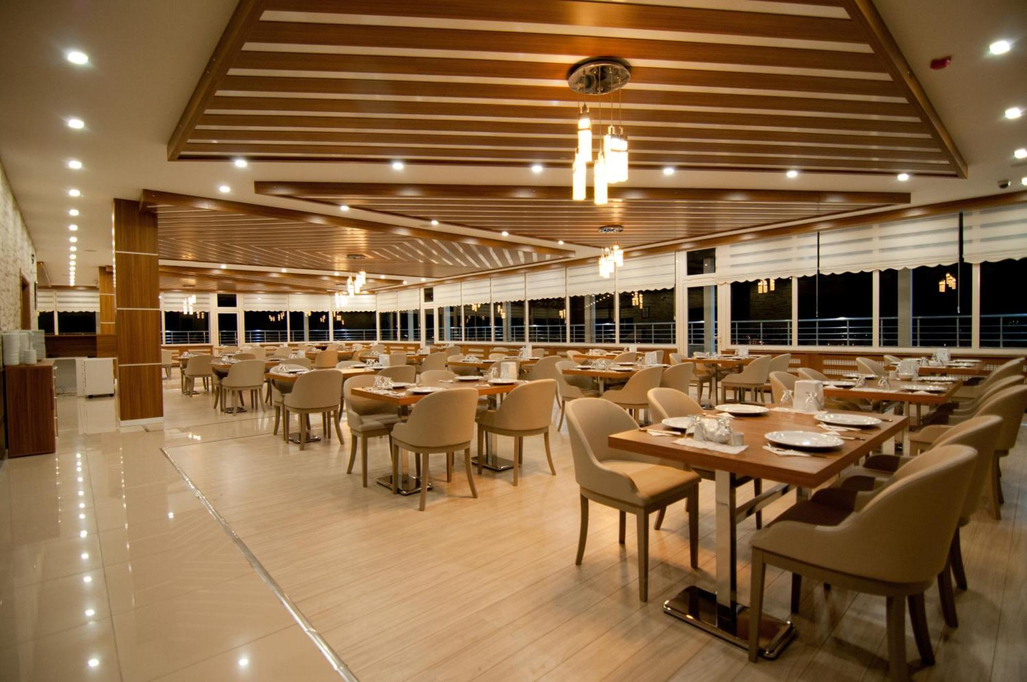 Mus Grand Hotel Ngoại thất bức ảnh